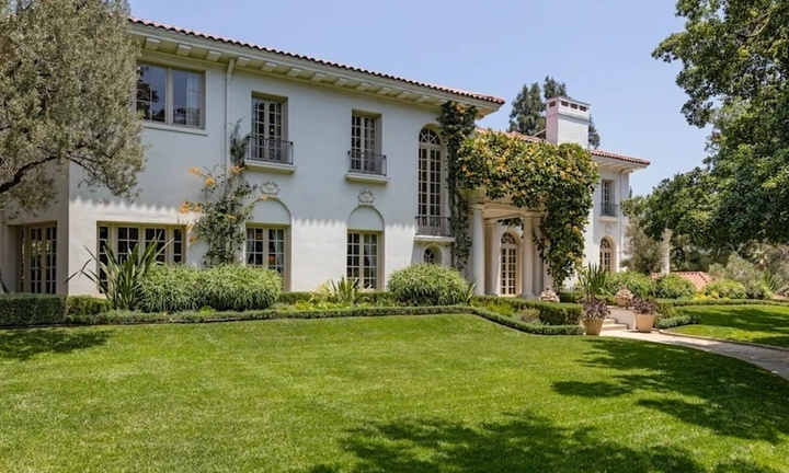 Một nữ diễn viên đình đám showbiz sắp bán biệt thự hơn 643 tỷ đồng?