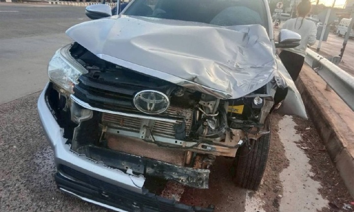 Clip: Bán tải phóng như bay qua đèn đỏ, đâm 3 người đi xe máy tử vong thương tâm