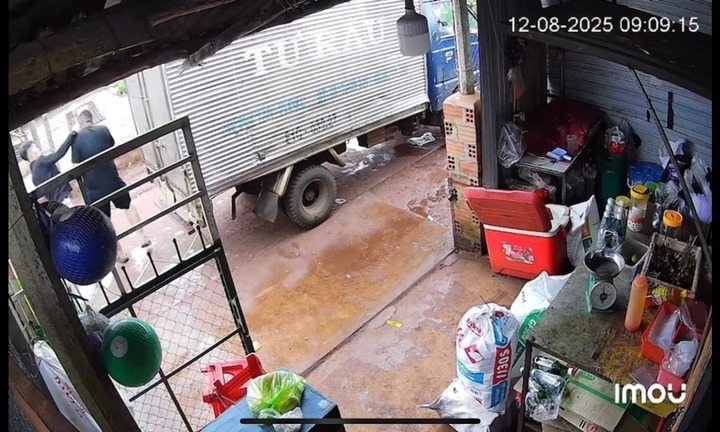 Vụ clip 2 đối tượng hành hung nam thanh niên giao đá lạnh, dọa 