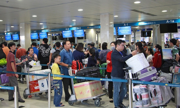 Hơn 9.600 chuyến bay bị chậm, huỷ trong tháng 7/2025