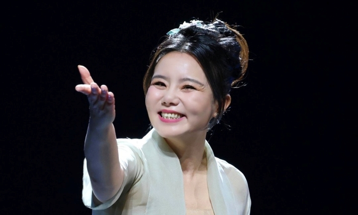 Bị thoát vị đĩa đệm nặng, nữ ca sĩ nổi tiếng từng nằm liệt giường suốt 3 tháng