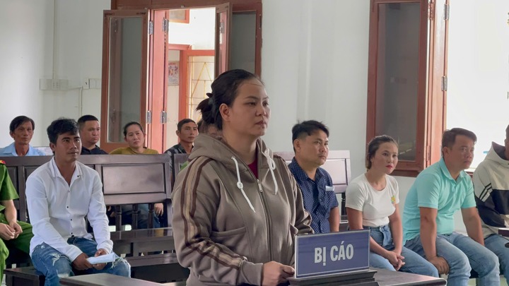 Đâm 2 người đàn ông trọng thương, người phụ nữ lãnh 9 năm tù