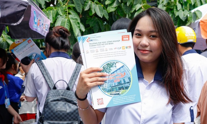 Tin tức giáo dục nổi bật 24h: Điểm chuẩn dự kiến Trường Đại học Công nghiệp TP.HCM đến 29 điểm