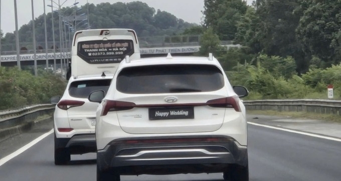 Xử phạt tài xế ô tô che biển số bằng dòng chữ 