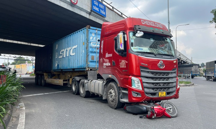 Tin tức tai nạn giao thông mới nhất ngày 21/8: Xe container va chạm xe máy, cụ ông 76 tuổi tử vong