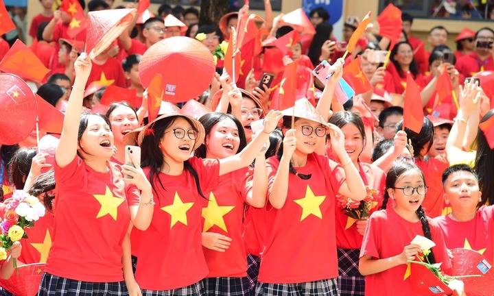 Nhiều trường đại học ở Hà Nội cho sinh viên học online trong ngày diễu binh