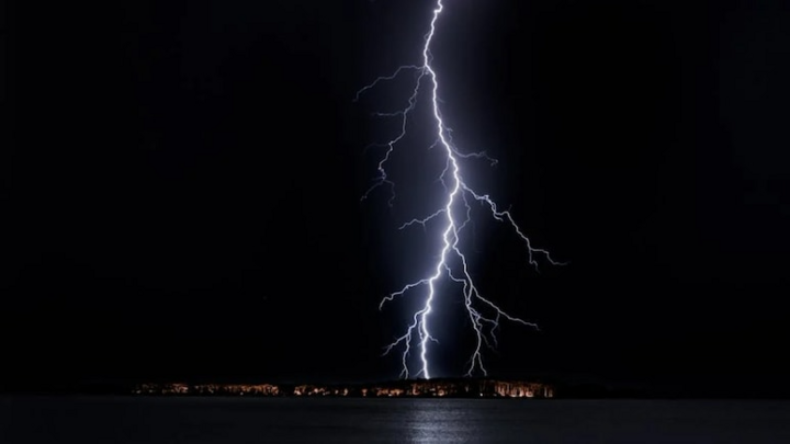 Trên đường đi học về, 3 nữ sinh bị sét đánh tử vong tại Ấn Độ