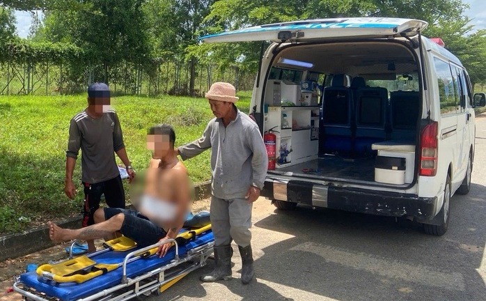 Điều tra vụ 2 thanh niên đâm người giữa đường rồi bỏ đi sau khi nói 