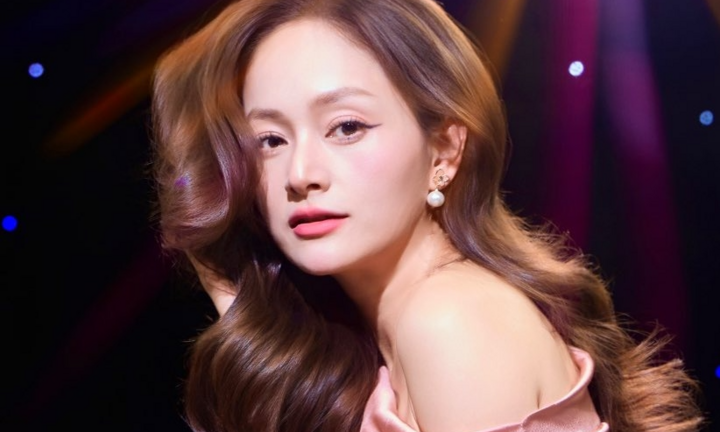 Diễn viên Lan Phương bán nhà sau khi nộp đơn ly hôn chồng Tây