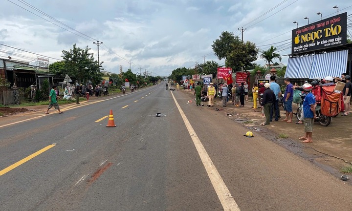 Hiện trường vụ hai xe máy va chạm nhau ở Gia Lai, 4 người thương vong