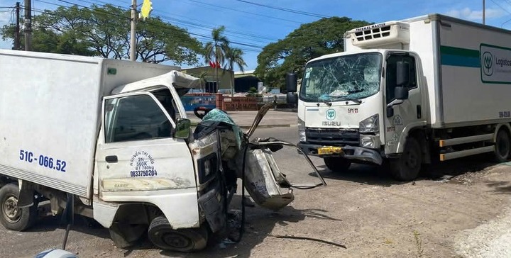 Tin tức tai nạn giao thông mới nhất ngày 27/8: Hai xe tải tông nhau, một tài xế tử vong