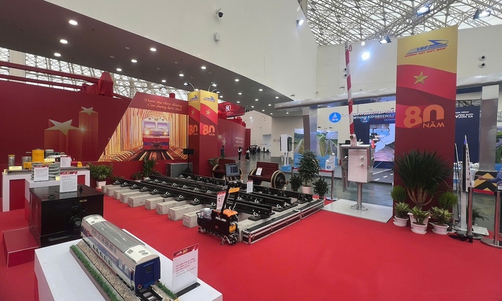 Ngành Đường sắt giới thiệu nhiều thành tựu trong hành trình 80 năm đổi mới