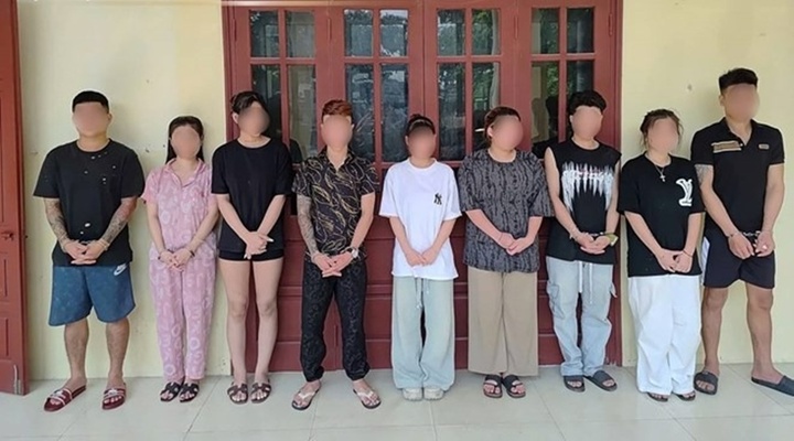 Kiểm tra phòng trọ, phát hiện 9 nam nữ đang 