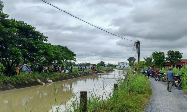 Phát hiện thi thể cô gái nổi trên kênh ở Tây Ninh
