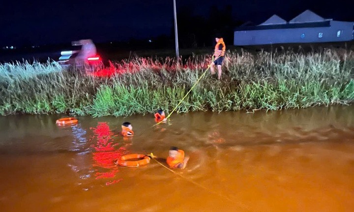 Xác định danh tính người đàn ông đi xe máy rơi xuống kênh tử vong ở Đắk Lắk