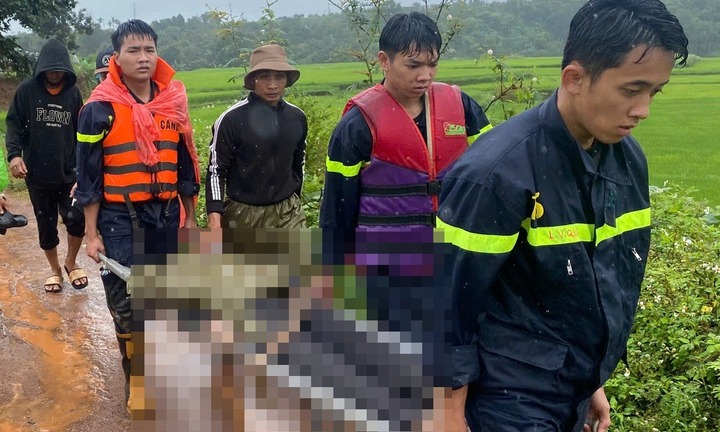 Cả gia đình bị lũ cuốn khi đi qua đập tràn, chồng chỉ kịp cứu con trai, người vợ tử vong thương tâm