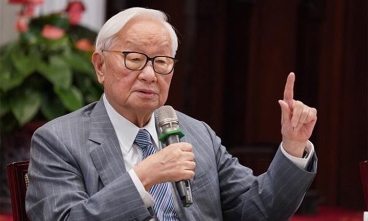 Sững sờ bí mật trường thọ của tỷ phú 94 tuổi: Chỉ một miếng quả này mỗi ngày, hiệu quả hơn cả 