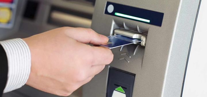 Cách tránh phí thẻ ATM
