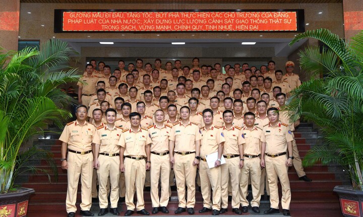 Cục CSGT và Công an TP Hà Nội khen thưởng lực lượng CSGT tăng cường phục vụ A80