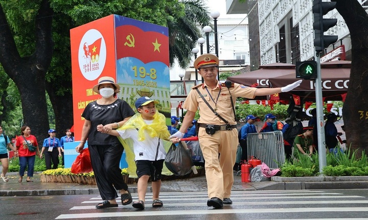 Hà Nội: Phân luồng giao thông phục vụ Triển lãm thành tựu kinh tế - xã hội