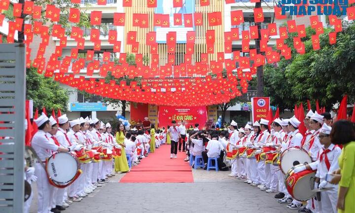 Clip: Tưng bừng khai giảng năm học mới đặc biệt chưa từng có