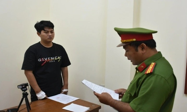 Đánh 2 nhân viên quán nhậu chấn thương sọ não, Phạm Hoàng Hùng bị khởi tố