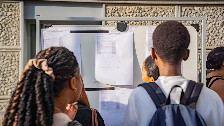 Bé gái 9 tuổi phá kỷ lục kỳ thi tú tài nước Pháp, xô đổ kỷ lục hơn 3 thập kỷ