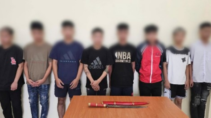 Bắt nhóm thanh niên ở Hà Nội cầm hung khí đuổi đánh người đi đường