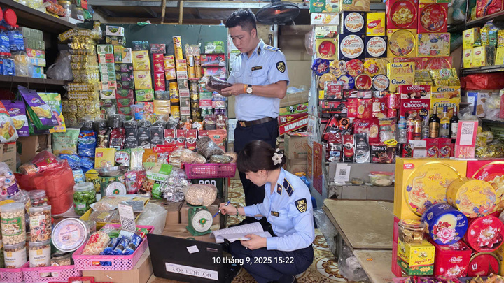 Hà Nội: Thu giữ hơn 4.500 sản phẩm bánh kẹo, đồ chơi nhập lậu cận Tết Trung thu