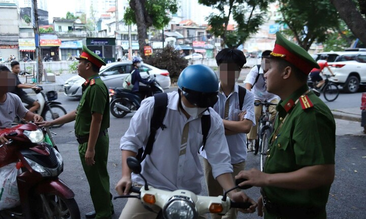 Công an TP Hà Nội mở cao điểm xử lý phụ huynh, học sinh vi phạm giao thông