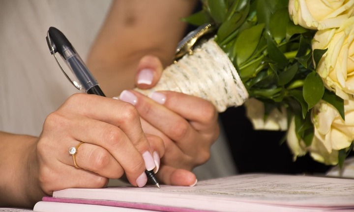 Giấy đăng ký kết hôn không có chữ ký của vợ chồng có hiệu lực không?