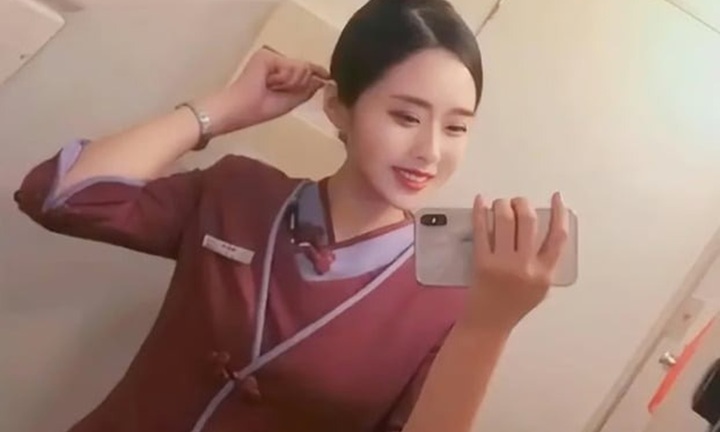 Nữ tiếp viên hàng không xinh đẹp bỏ phố về quê, về quê lội bùn nuôi heo, 2 tháng bỏ túi gần 700 triệu