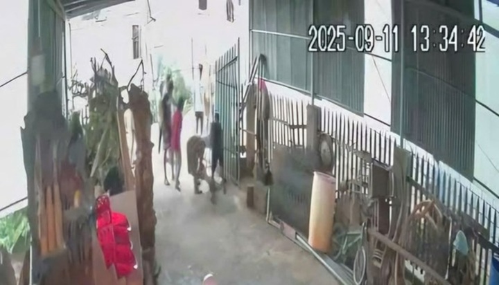 Phát hiện thanh niên mất kiểm soát đổ gục trước cổng nhà dân, tử vong thương tâm ở Lâm Đồng