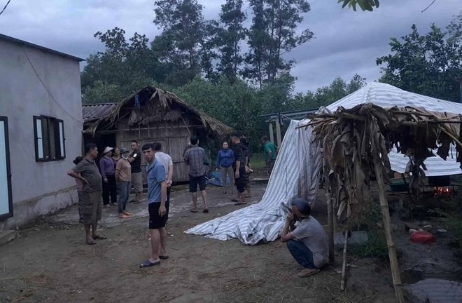 Nằm trên giường vừa sạc vừa xem điện thoại, nam thanh niên ở Hà Tĩnh bị sét đánh tử vong