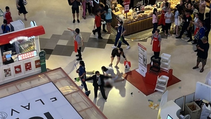 Quay lén phụ nữ ở trung tâm mua sắm bị bắt quả tang, nam thanh niên lao từ tầng 4 xuống đất tử vong ở Thái Lan