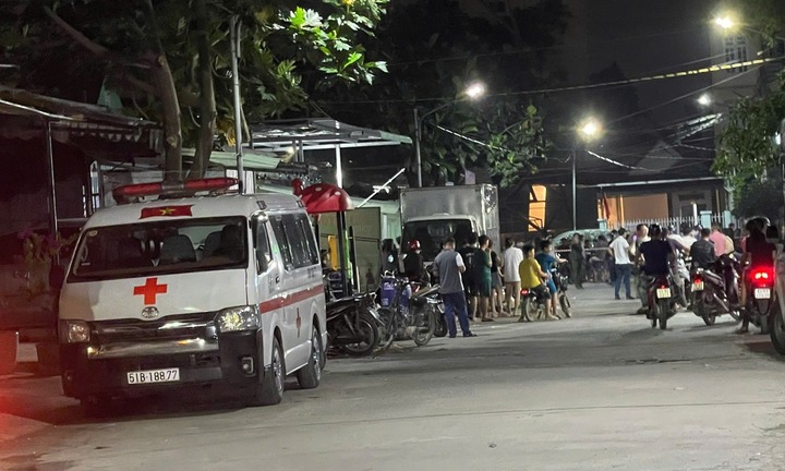 Clip hiện trường vụ 2 vợ chồng lớn tuổi tử vong trước cửa nhà ở TP.HCM