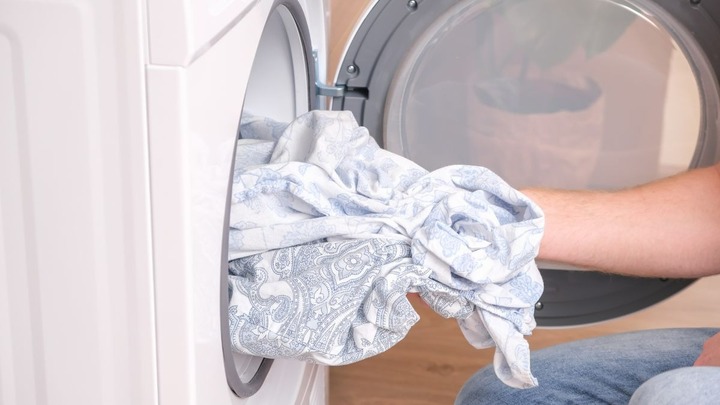 Tác dụng của việc cho đá lạnh vào máy sấy quần áo