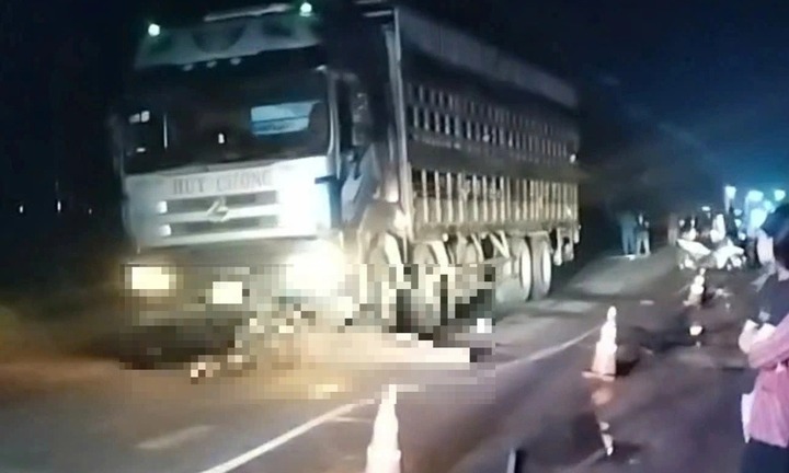 Tin tức tai nạn giao thông mới nhất ngày 19/9: Lọt gầm xe tải, đôi nam nữ tử vong ở TP.HCM