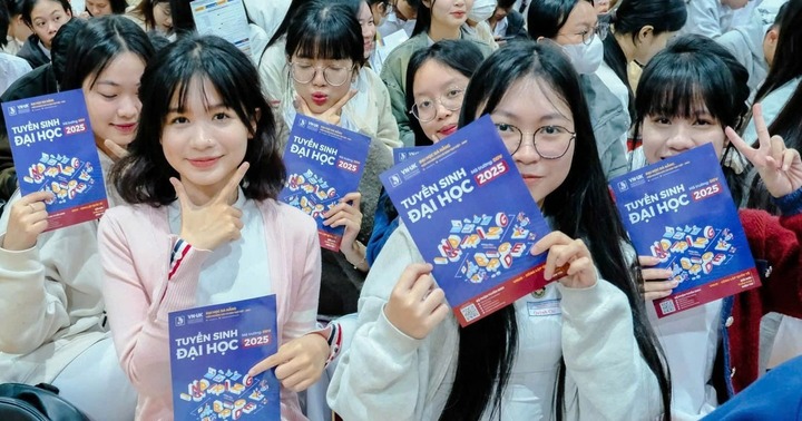 Toàn cảnh tuyển sinh 2025: Kinh doanh, IT 