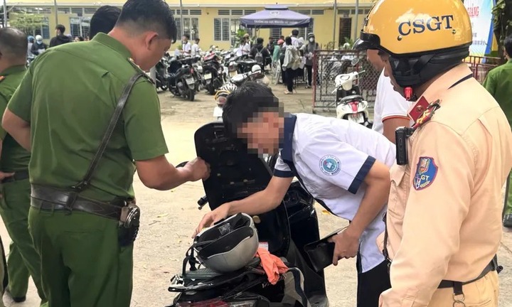 Phát hiện nam sinh lớp 12 ở TP.HCM dương tính với cần sa trong trường học