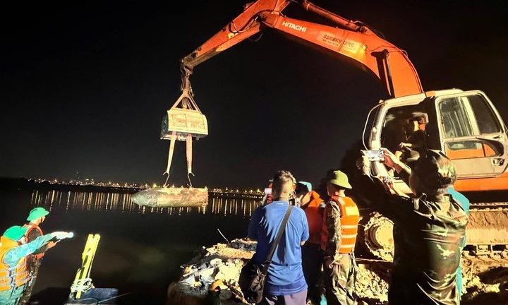 Tin thời sự hôm nay (20/9): Trục vớt hai quả bom hơn 1,3 tấn gần cầu Long Biên