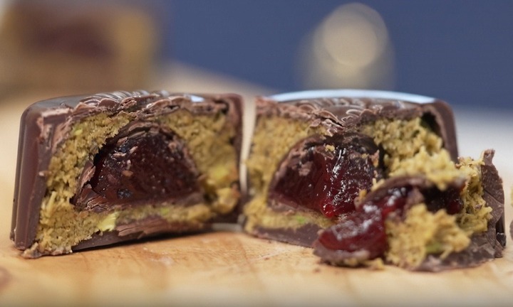 Bánh Trung thu giá gần 2 triệu/hộp, nhân