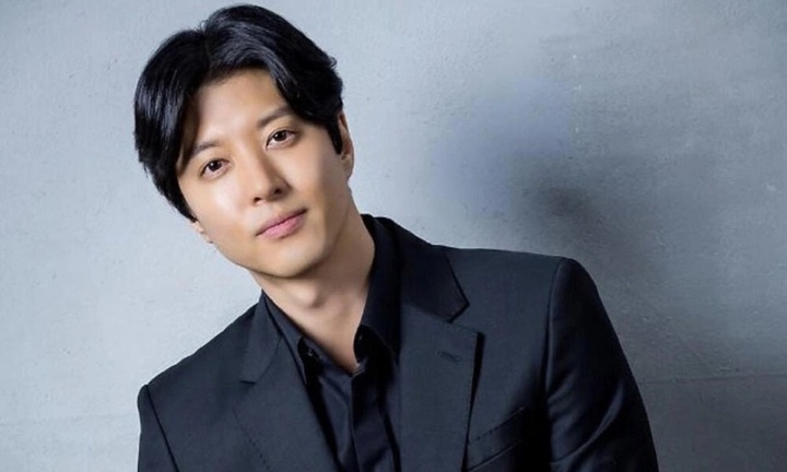 Lee Dong Gun mắc bệnh hiếm, chỉ 1% người Hàn Quốc gặp phải, diện mạo khiến fan lo lắng