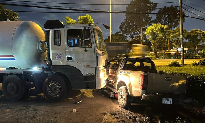 Tài xế nghi đột tử, xe bồn gây tai nạn liên hoàn ở TP.HCM