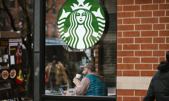 Chuỗi cà phê lớn nhất thế giới sắp đóng hàng trăm cửa hàng, sa thải gần 1000 nhân viên