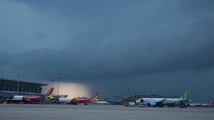 Chi tiết thời gian tạm đóng cửa các sân bay do ảnh hưởng của bão Bualoi