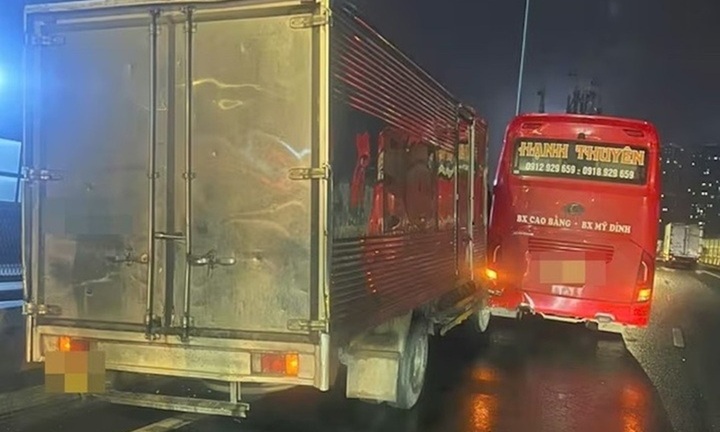 Vụ xe khách chèn ép làm xe tải tóe lửa ở Vành đai 3 trên cao Hà Nội: Nguyên nhân bất ngờ