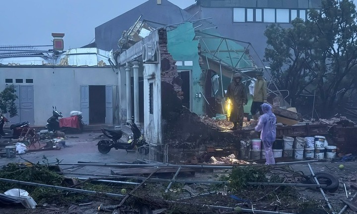 Hơn 100 người thương vong do cơn bão số 10 Bualoi gây ra