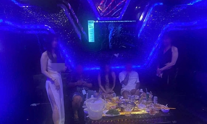 Đột kích quán karaoke, phát hiện nhiều nhân viên mặc đồ xuyên thấu phục vụ khách: Chủ cơ sở tiết lộ 