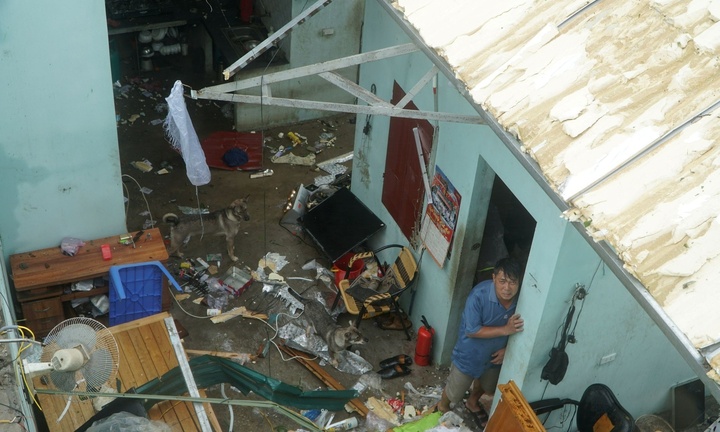 Lốc xoáy càn quét kinh hoàng ở Thanh Hóa, nhiều nhà dân đổ sập tan hoang